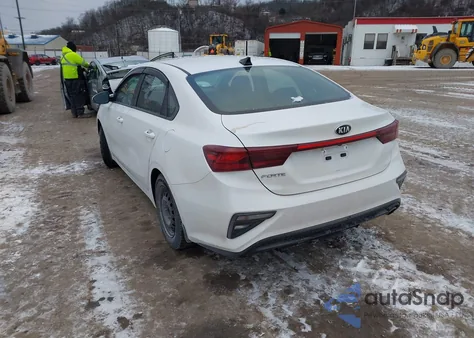 2021 Kia Forte Lxs из США, поврежденный, VIN 3KPF24AD8ME388525